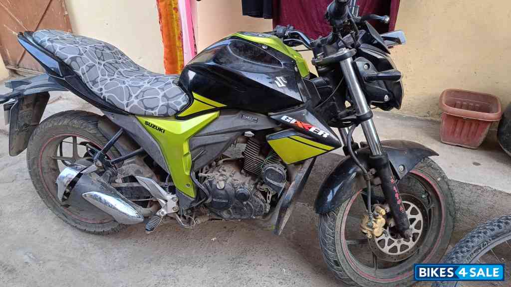 Black & Green Suzuki Gixxer 150