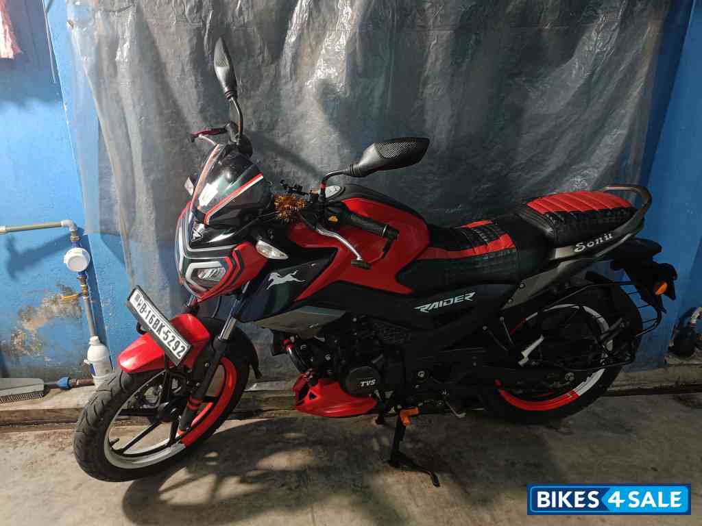 TVS Raider Split Seat