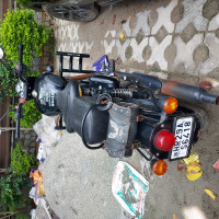 Stealth Black Royal Enfield Classic 500