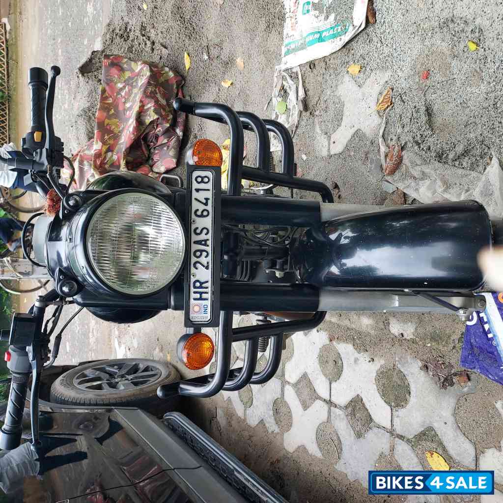 Stealth Black Royal Enfield Classic 500 Stealth Black Royal Enfield Classic 500