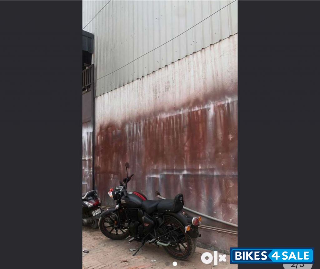 Royal Enfield Classic Stealth Black