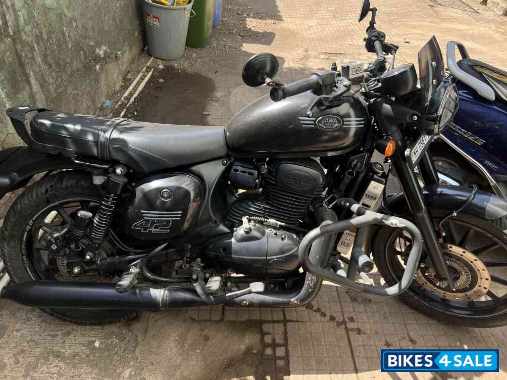 Jawa 42 Dual Channel ABS AllStar Black