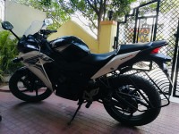 Black & White Honda CBR 150R