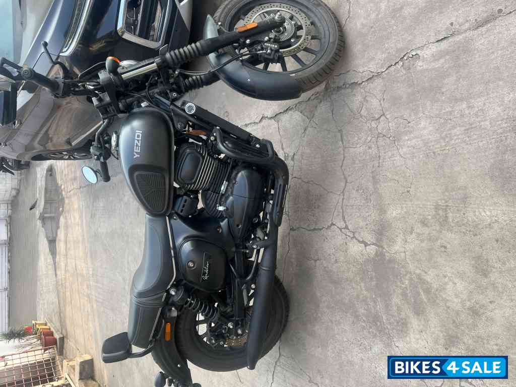 Yezdi Roadster Dual Tone