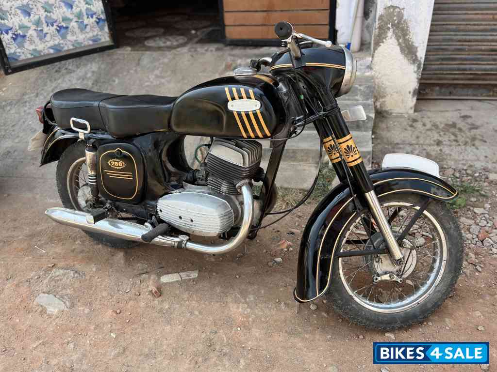 Ideal Jawa Yezdi Model B