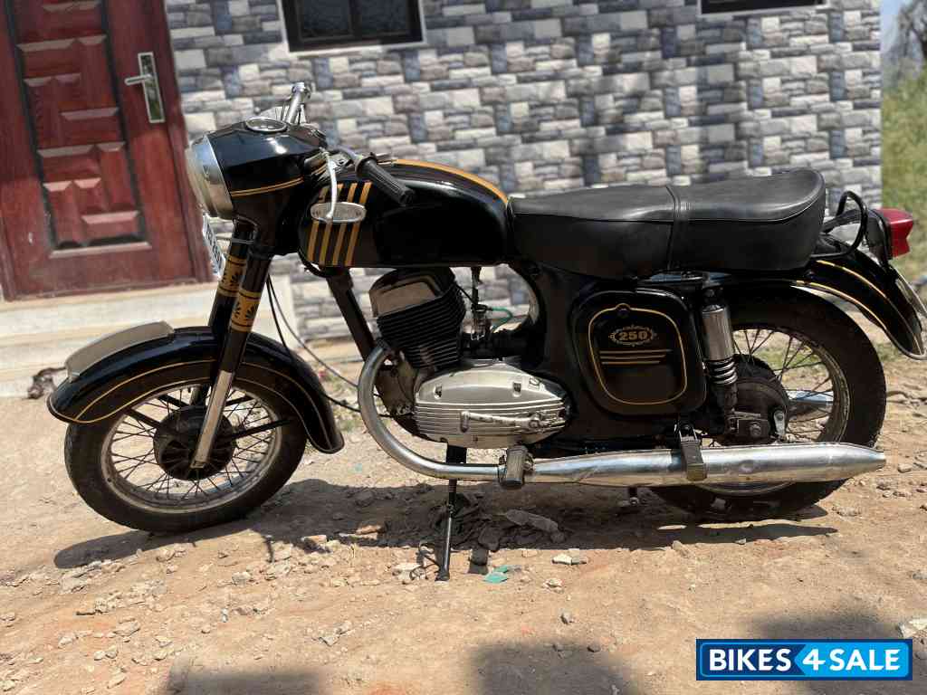 Ideal Jawa Yezdi Model B