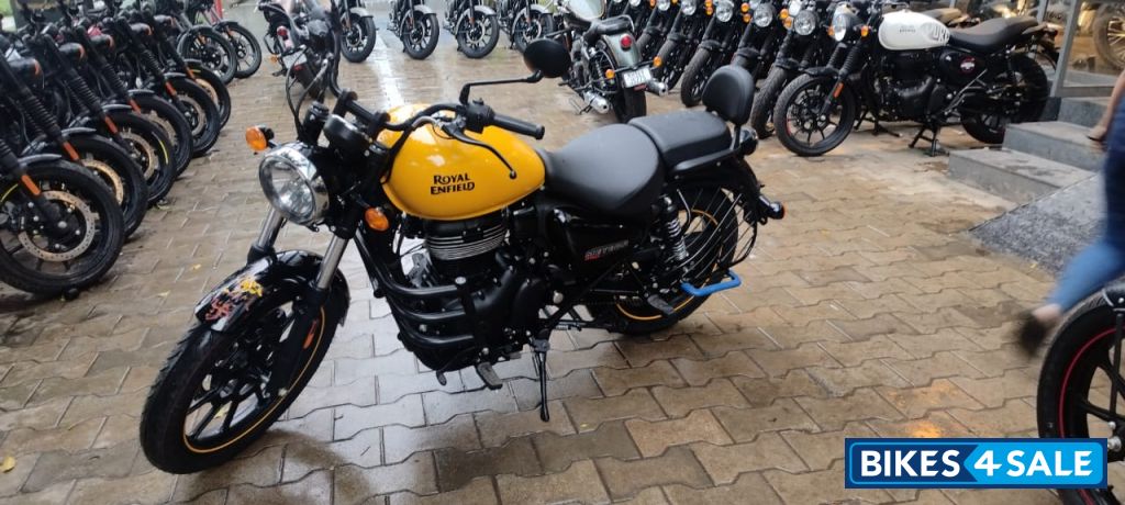 Fireball Yellow Royal Enfield Meteor 350 Fireball