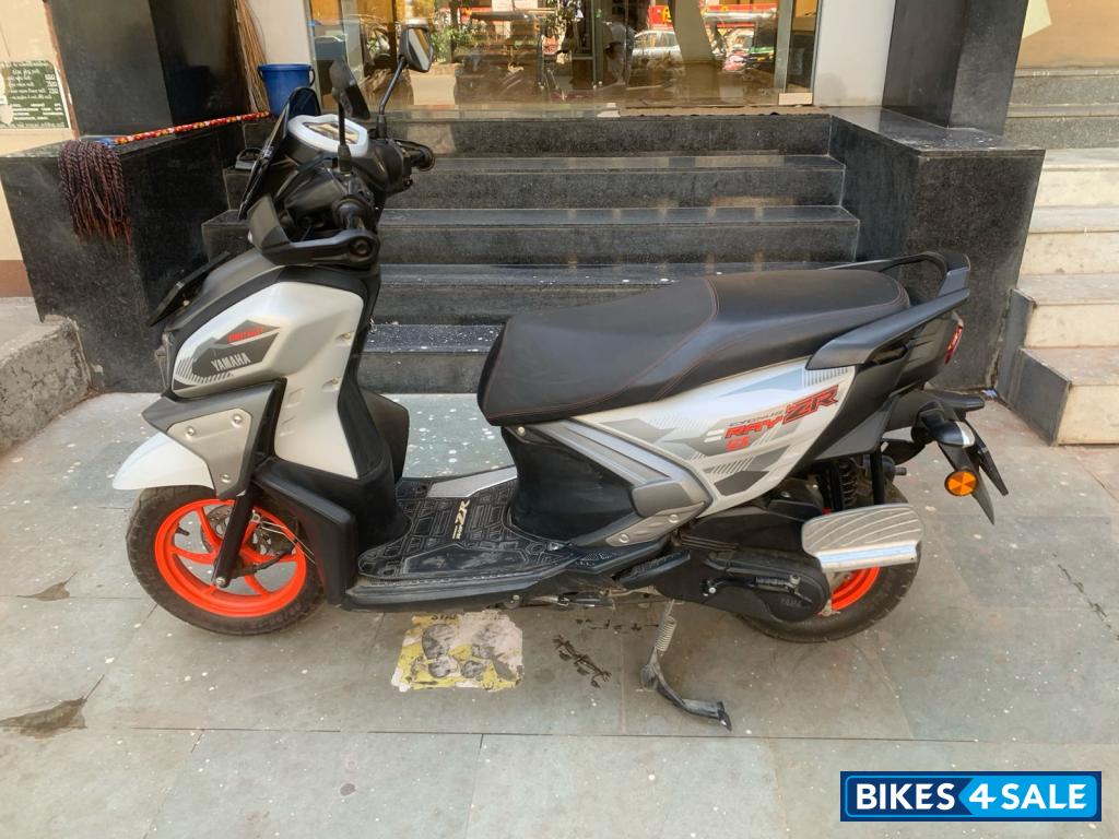 Mat Light Gray Metal Yamaha Cygnus Ray ZR Street Rally