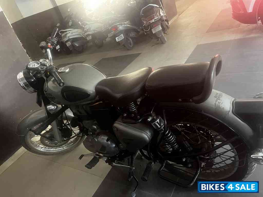 Gunmetal Grey Royal Enfield Classic Gunmetal Grey Gunmetal Grey Royal Enfield Classic Gunmetal Grey