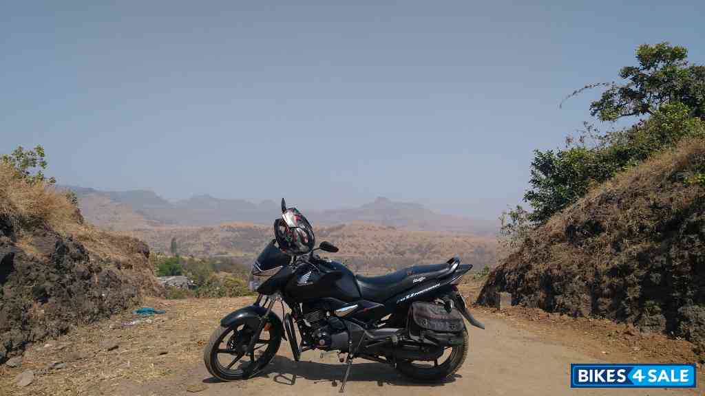 Black Honda CB Unicorn