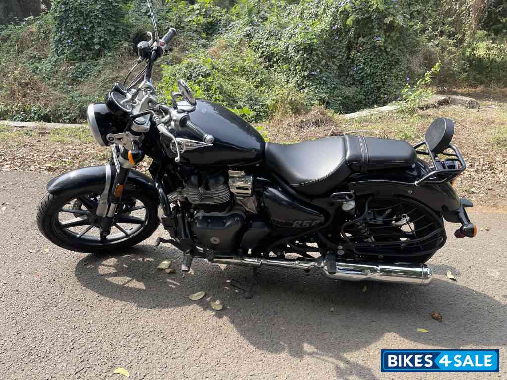 Black Royal Enfield Super Meteor 650