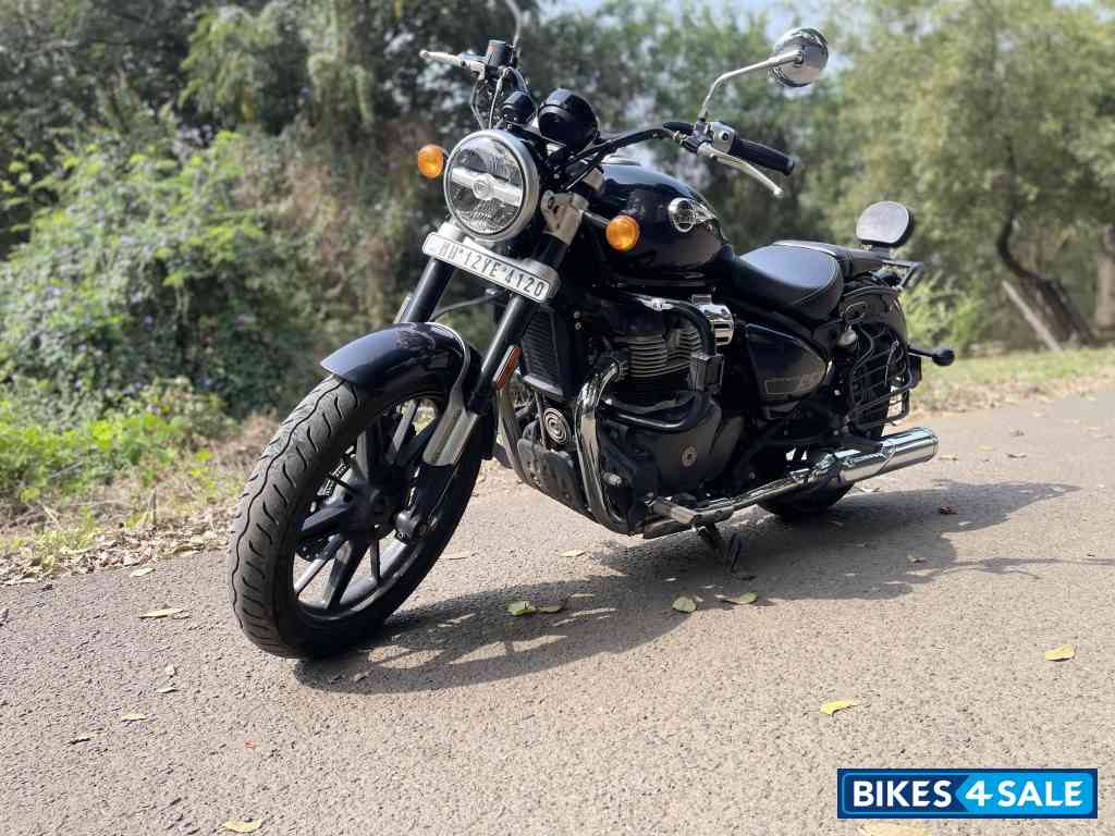 Black Royal Enfield Super Meteor 650