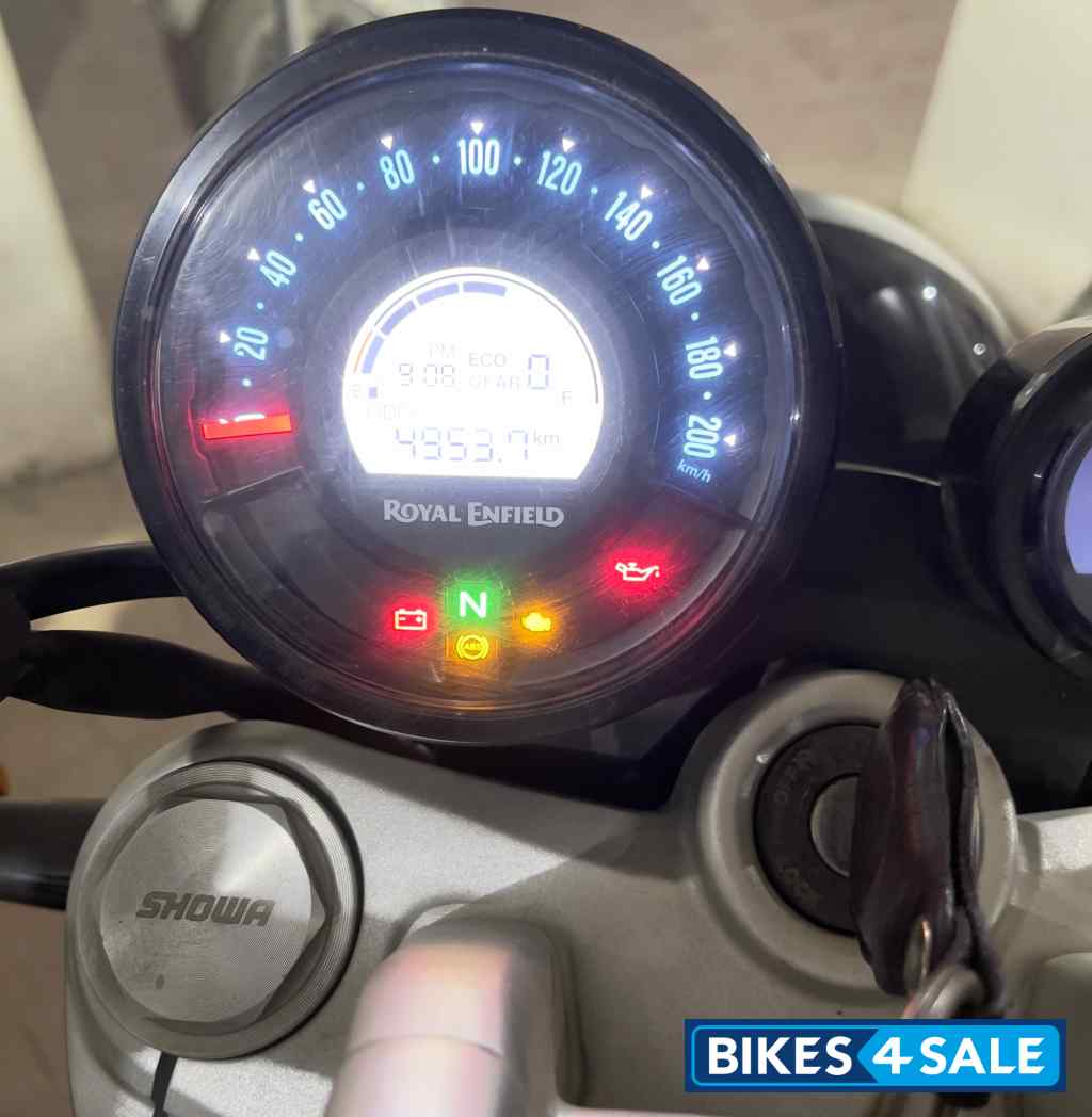 Black Royal Enfield Super Meteor 650