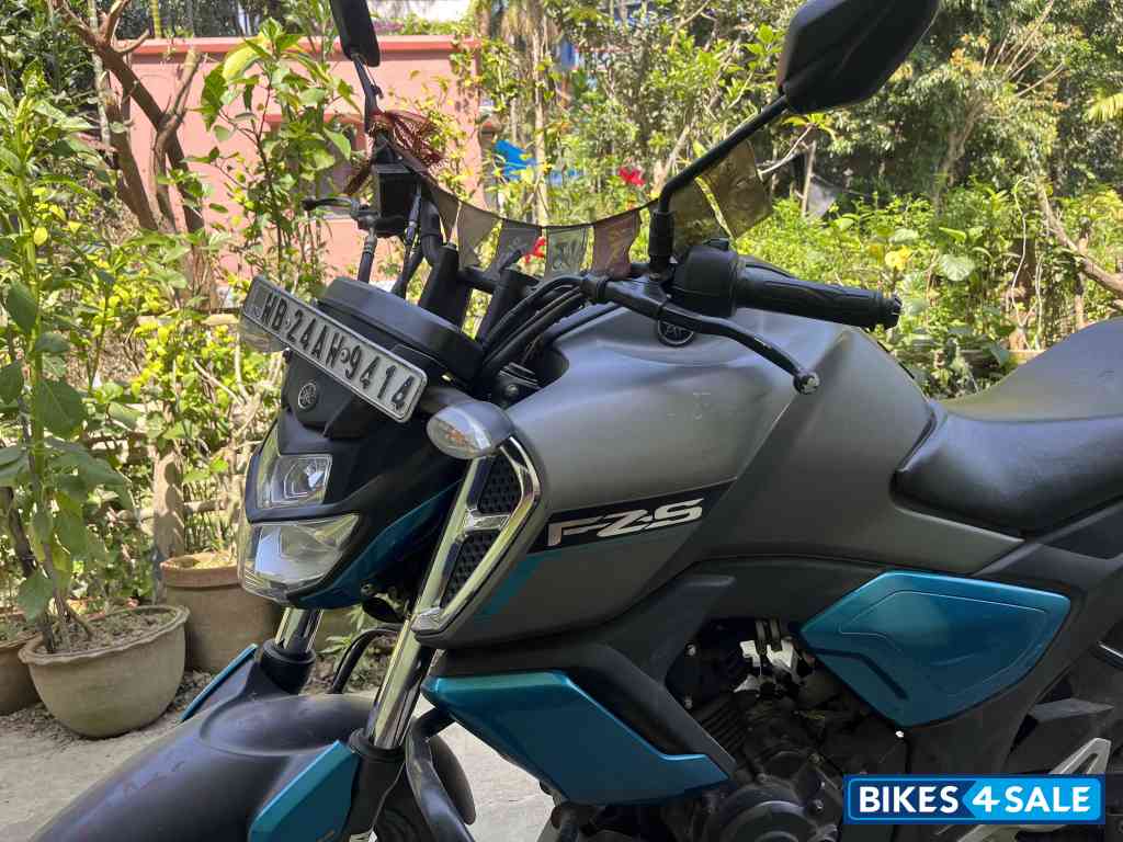 Grey Yamaha FZ FI V3 BS6