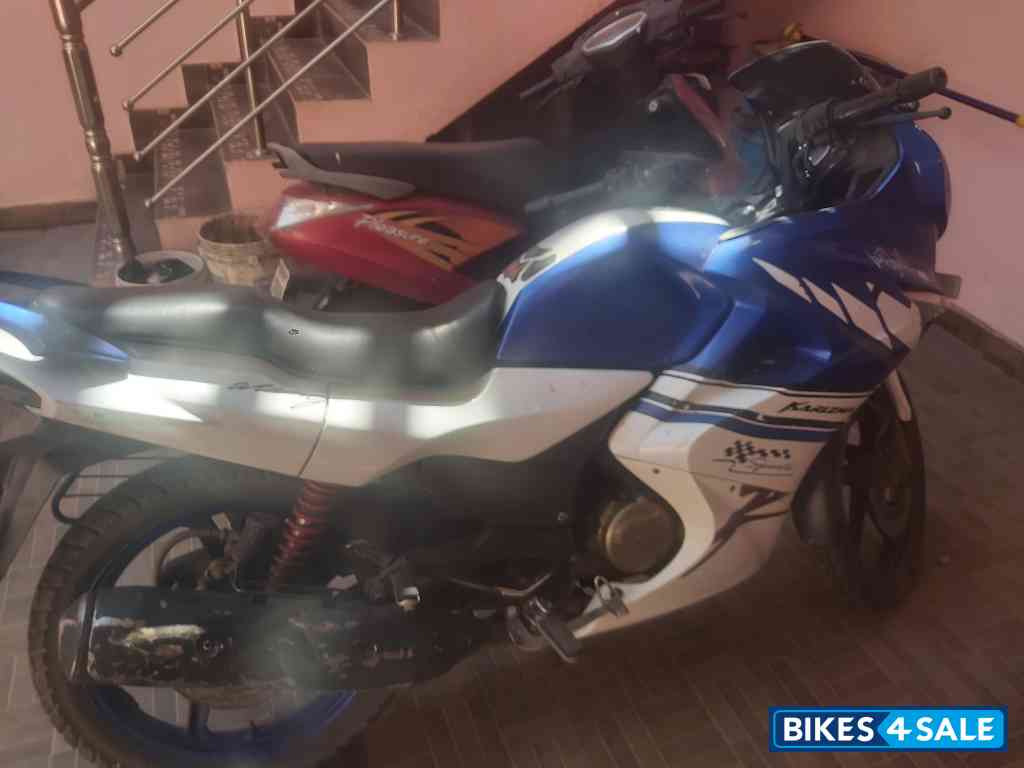 Blue And White Hero Karizma ZMR