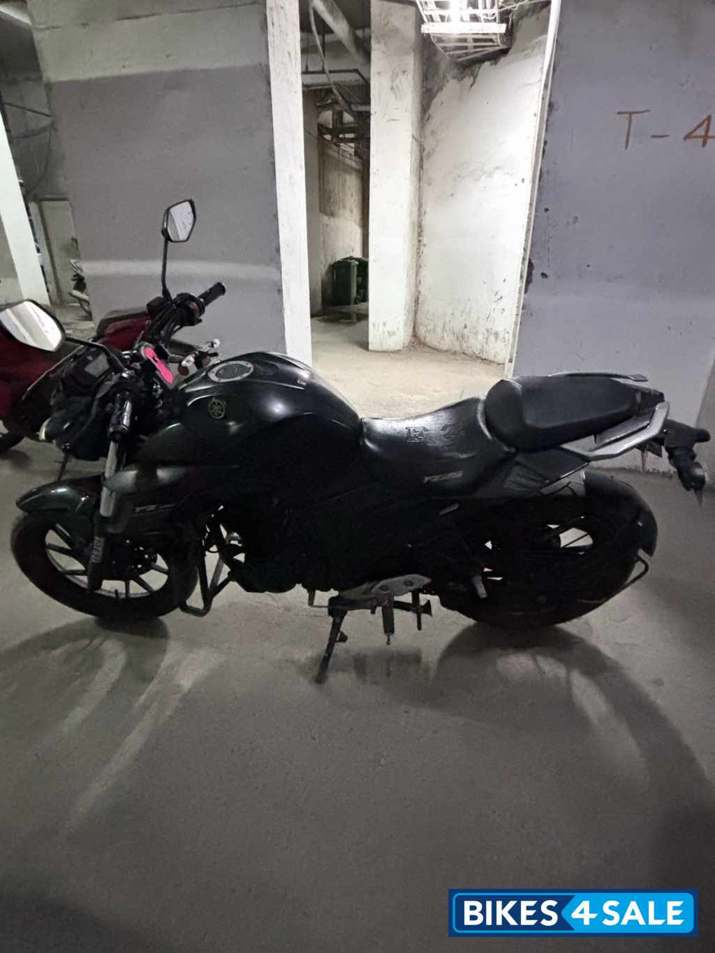 Black Yamaha FZS 25