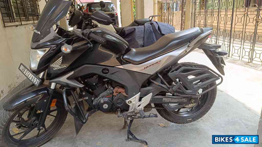 Black Honda CB Hornet 160R