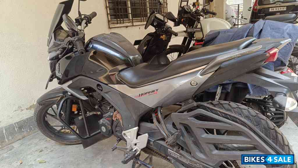 Black Honda CB Hornet 160R