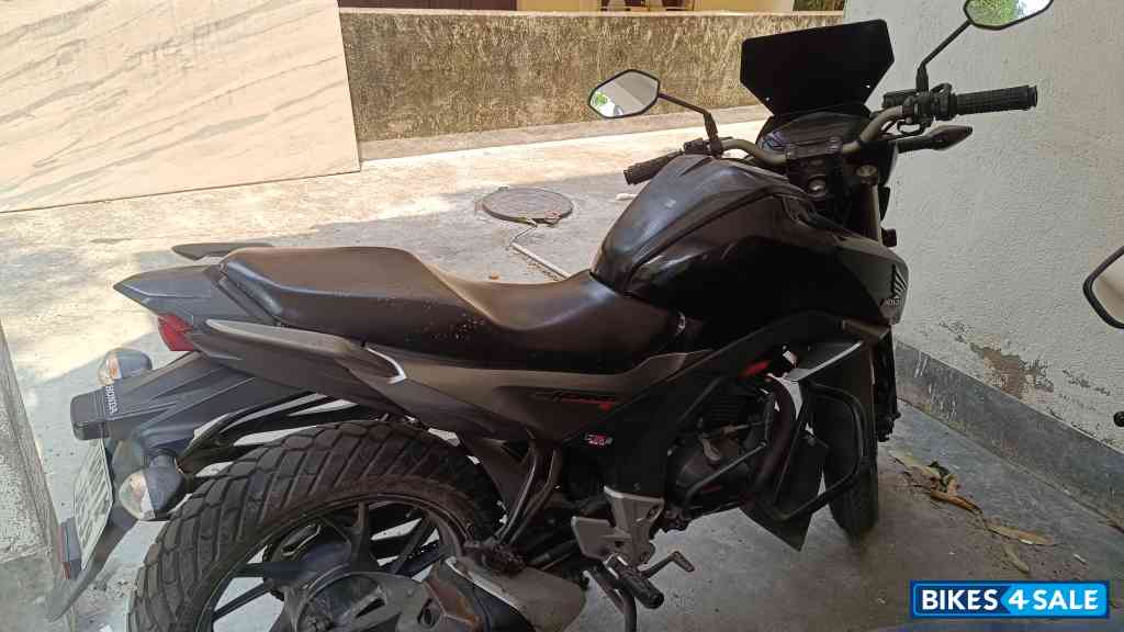 Black Honda CB Hornet 160R