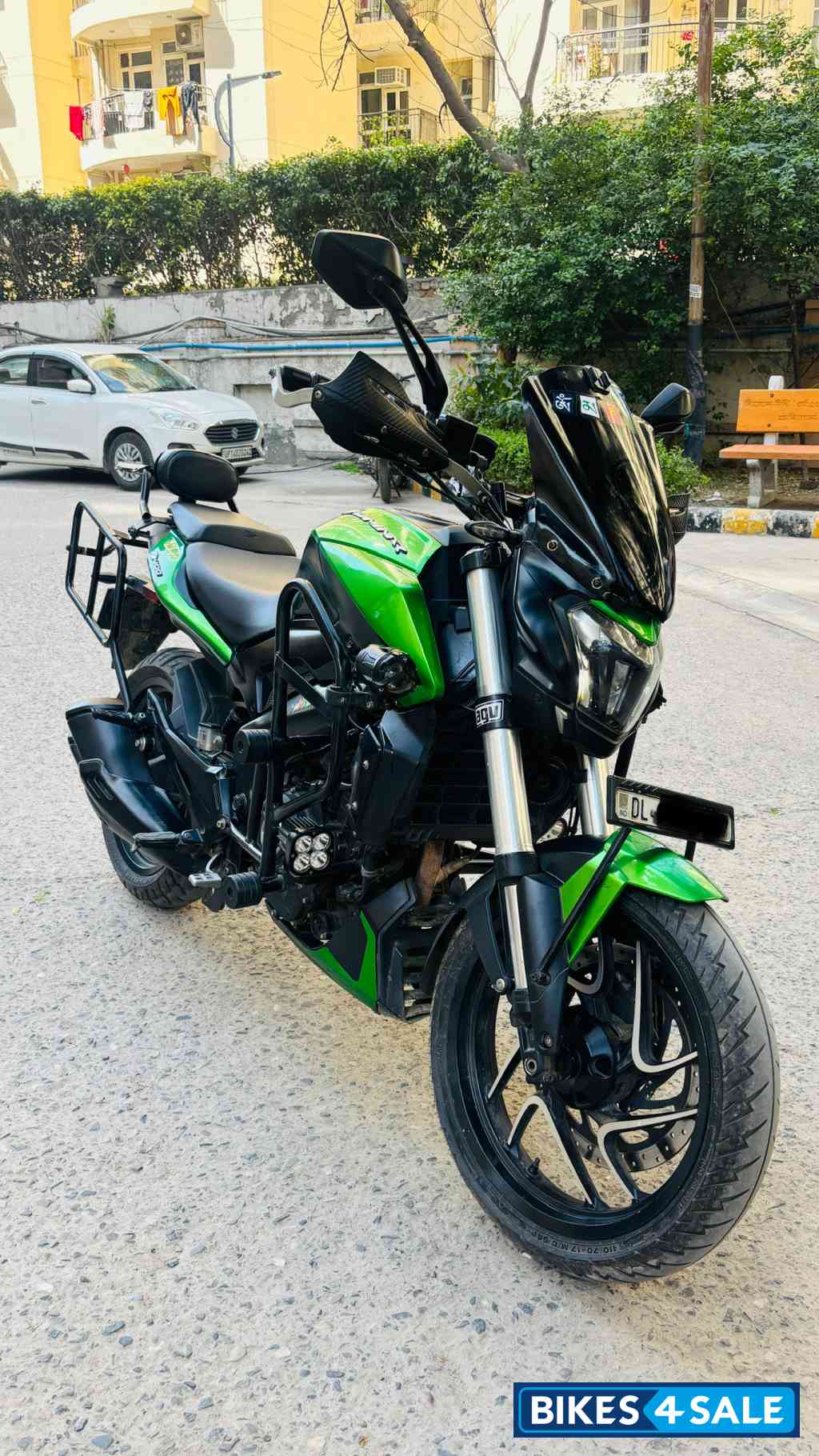 Green Bajaj Dominar 400