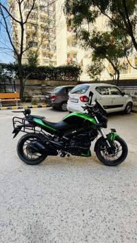 Green Bajaj Dominar 400