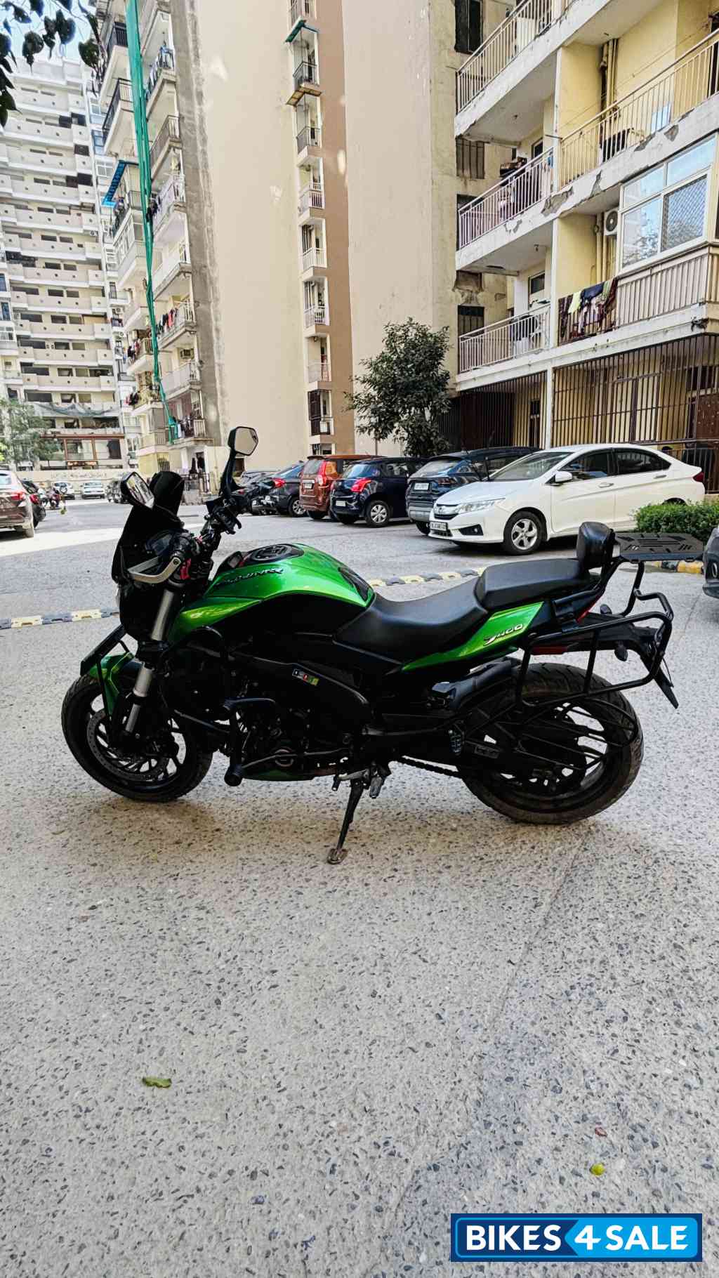 Green Bajaj Dominar 400