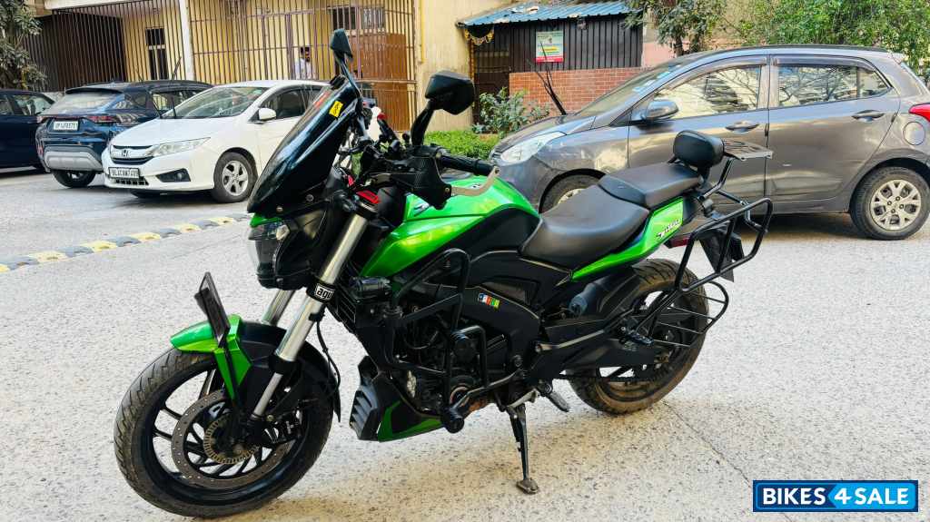 Green Bajaj Dominar 400