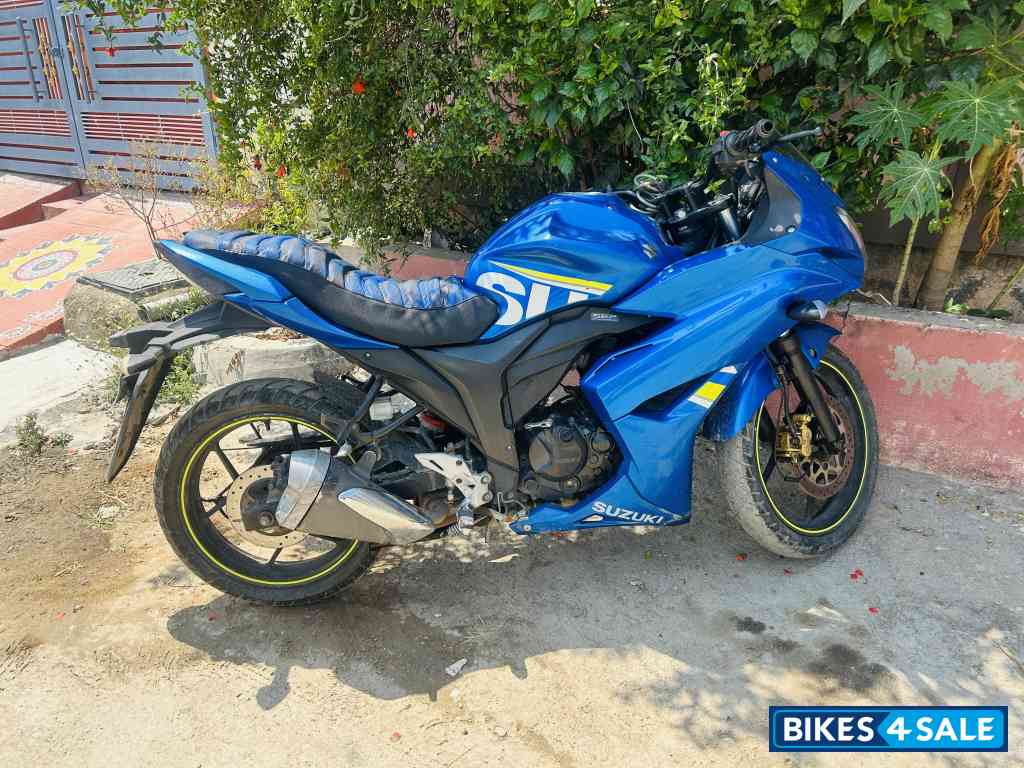 Suzuki Gixxer SF Fi