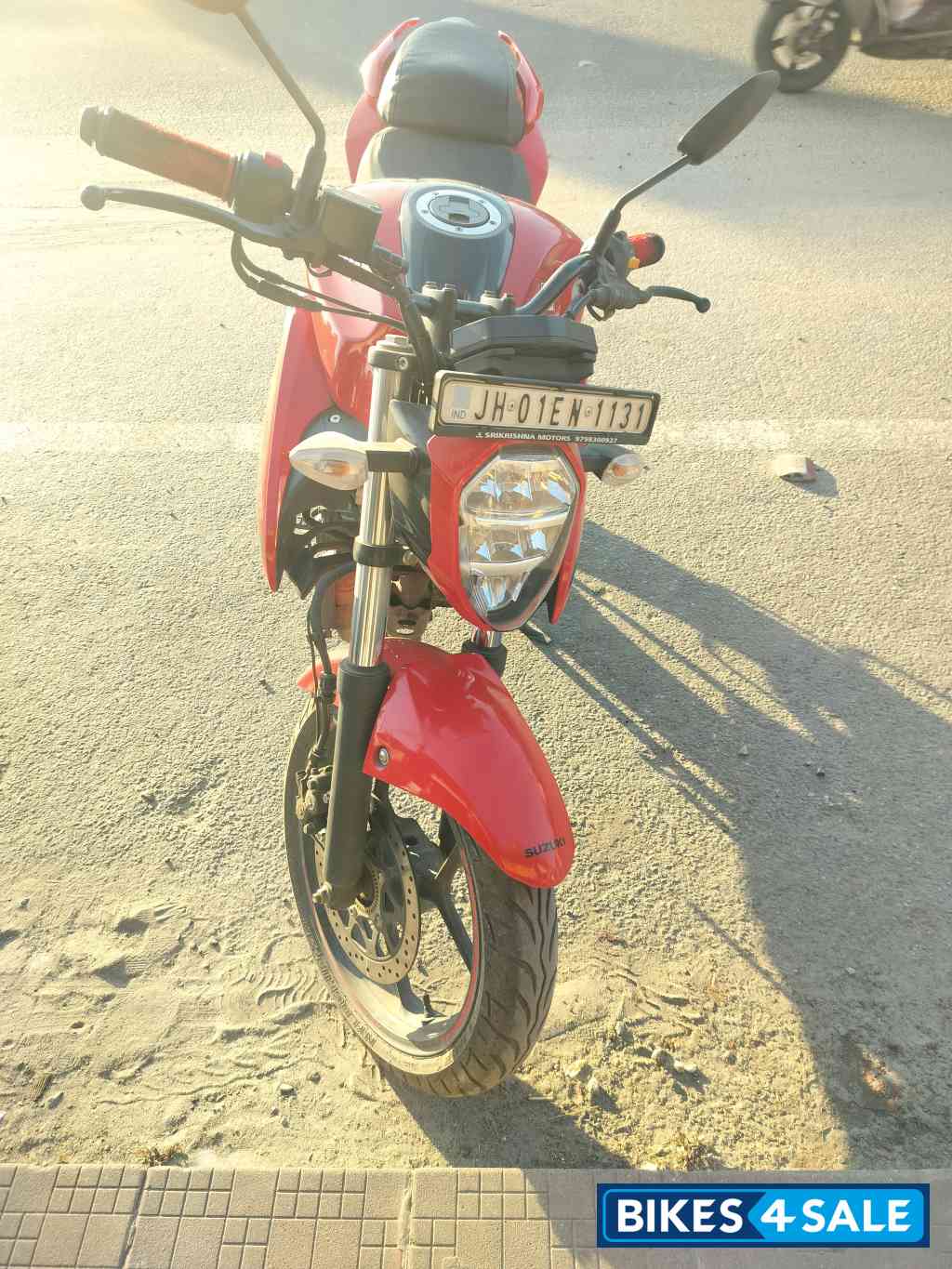 Mira Red Suzuki Gixxer 150