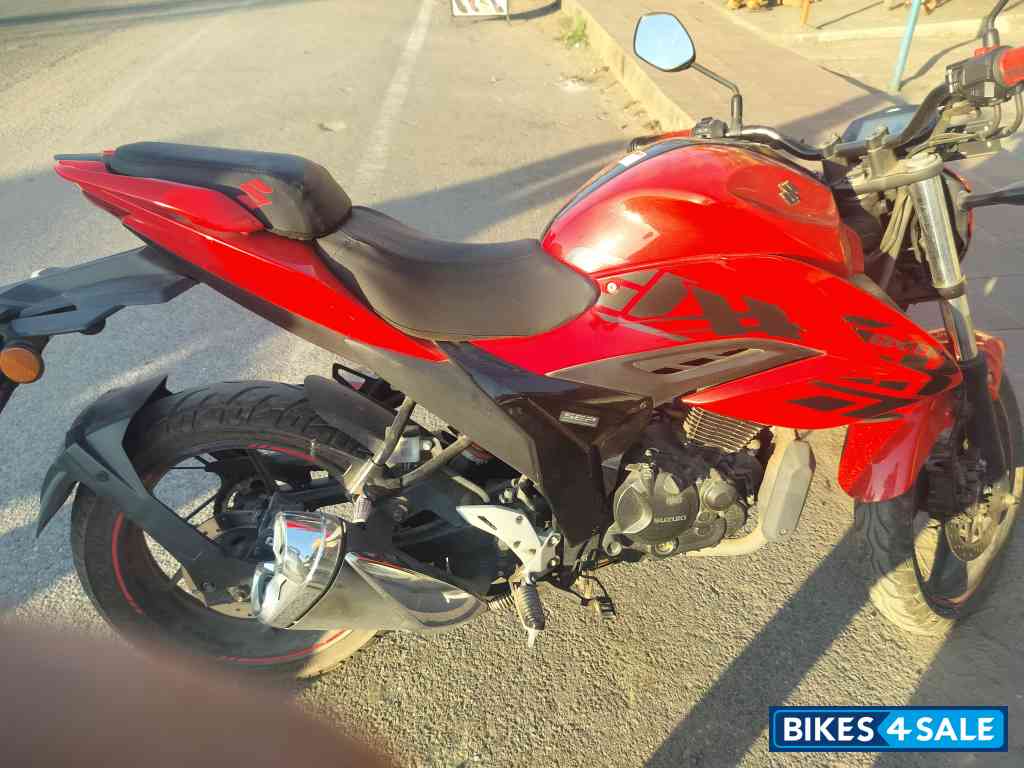 Mira Red Suzuki Gixxer 150