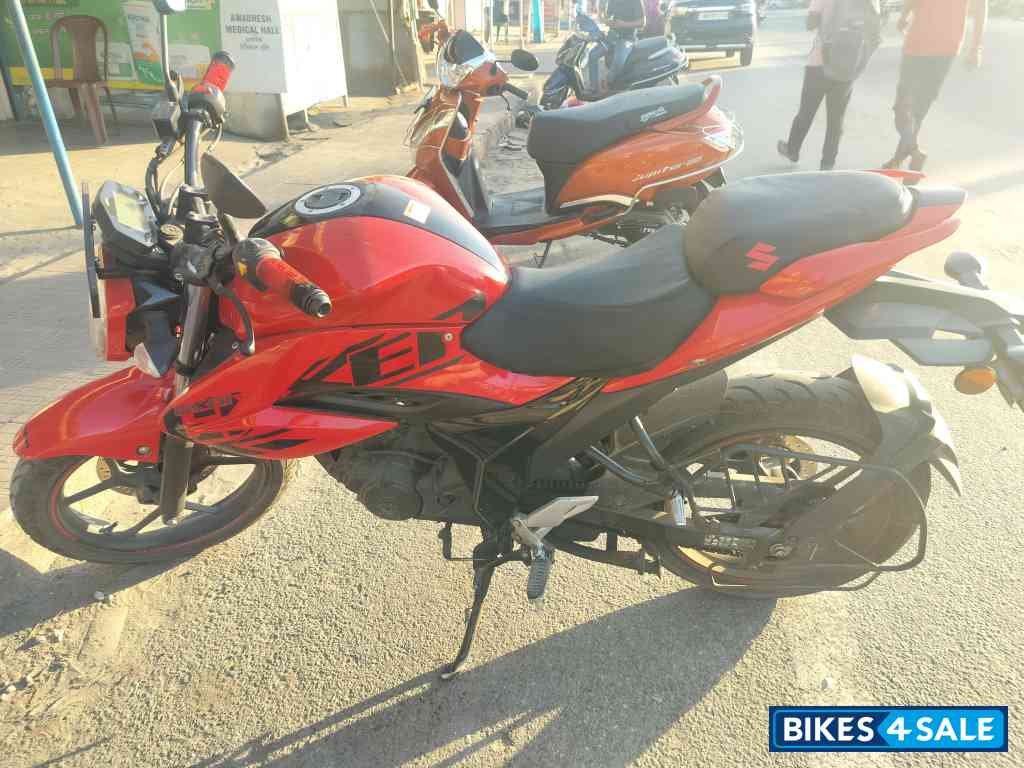 Mira Red Suzuki Gixxer 150