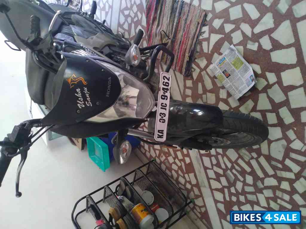 Black Honda CB Unicorn 160