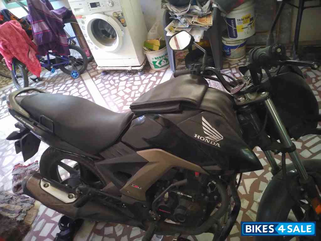 Black Honda CB Unicorn 160