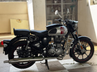 Metallic Silver Royal Enfield Classic 350 Dual Channel BS6