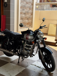 Metallic Silver Royal Enfield Classic 350 Dual Channel BS6