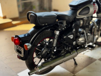 Metallic Silver Royal Enfield Classic 350 Dual Channel BS6