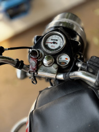 Metallic Silver Royal Enfield Classic 350 Dual Channel BS6