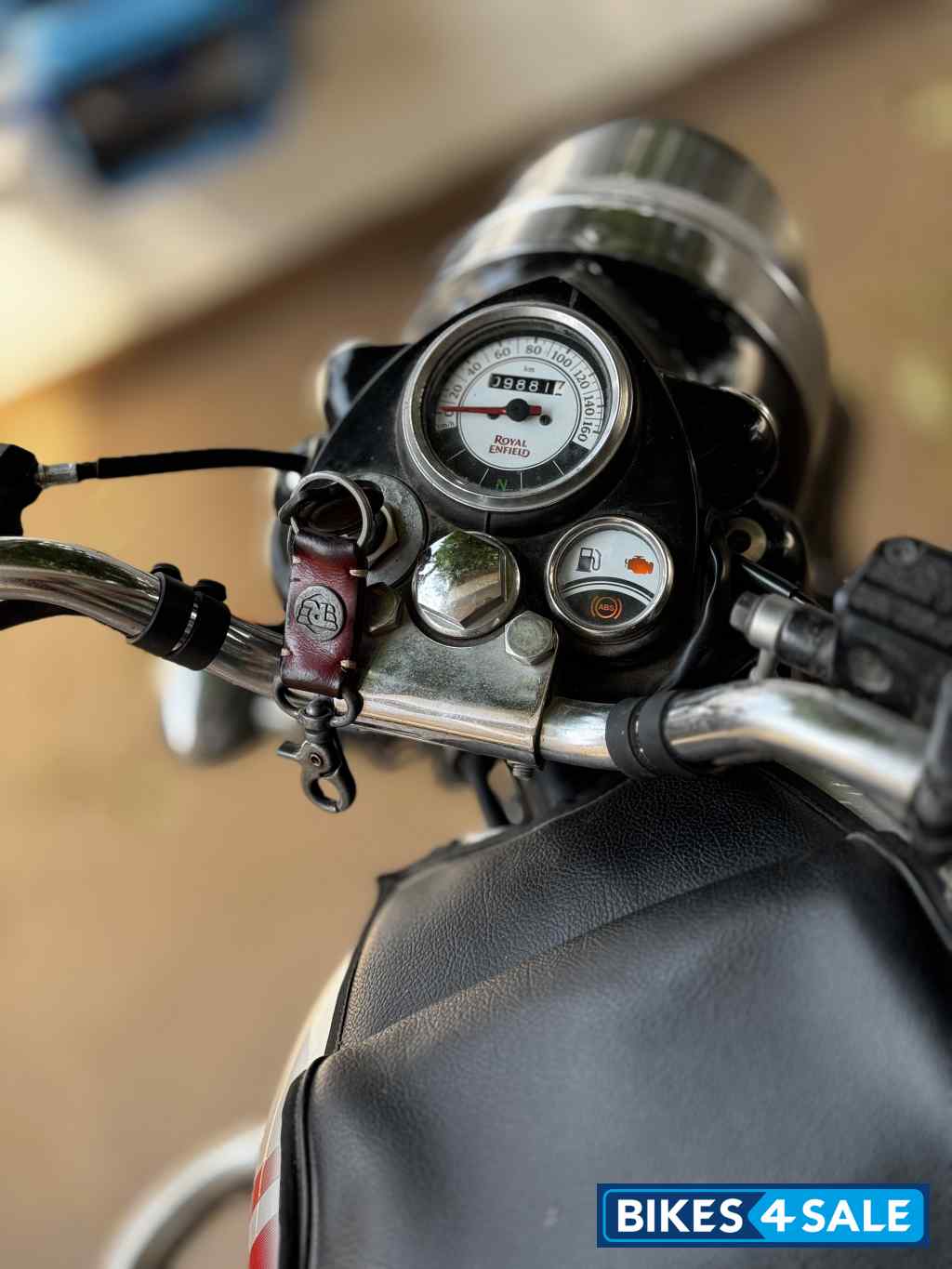 Metallic Silver Royal Enfield Classic 350 Dual Channel BS6