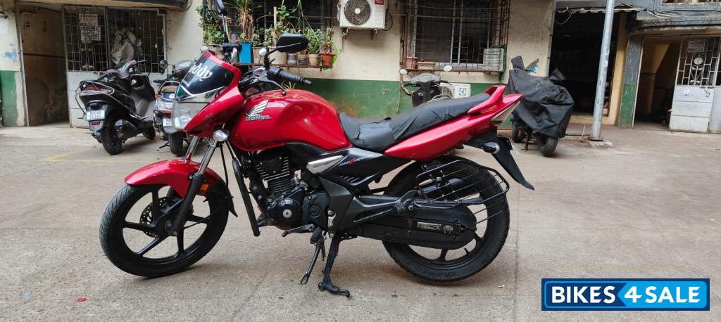 Cherry Red Honda CB Unicorn 160