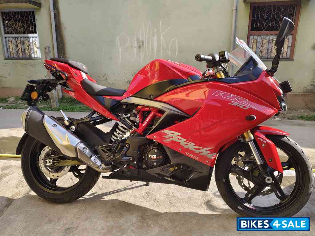 Red TVS Apache RR 310 2024