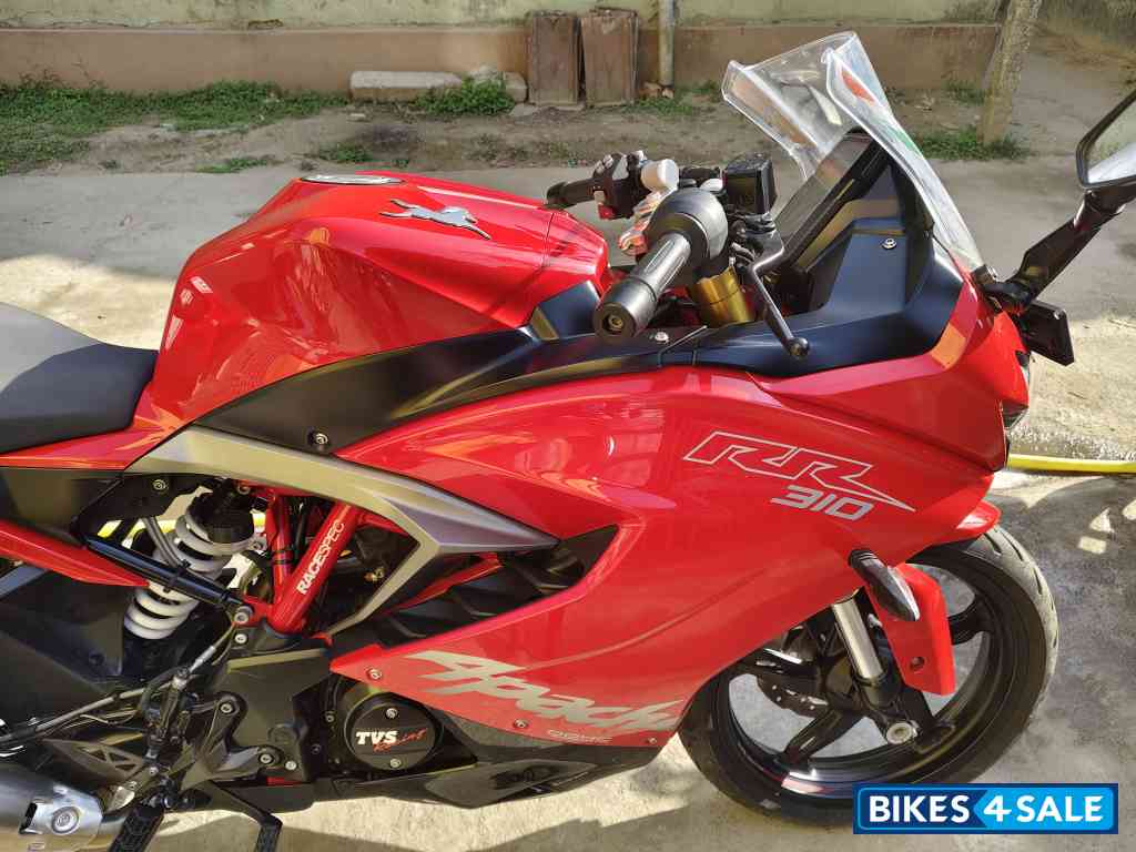 Red TVS Apache RR 310 2024