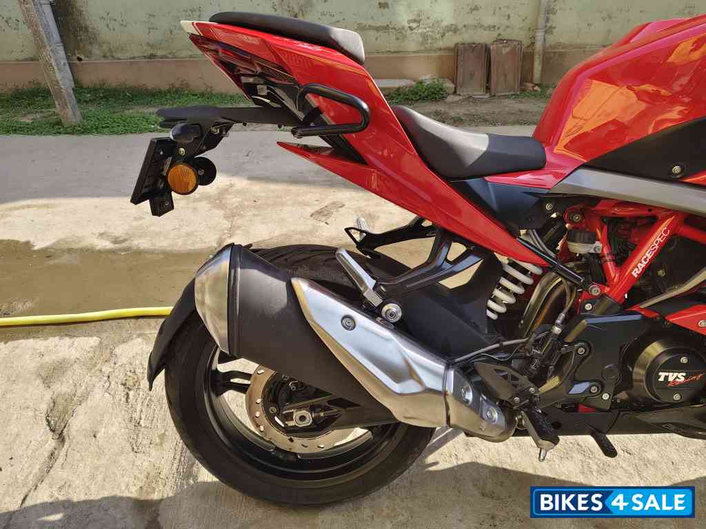 Red TVS Apache RR 310 2024