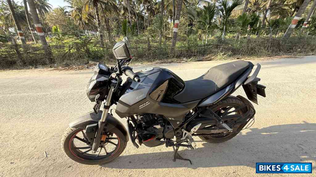Black Hero Xtreme 160R Stealth Edition
