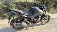 Black Hero Xtreme 160R Stealth Edition