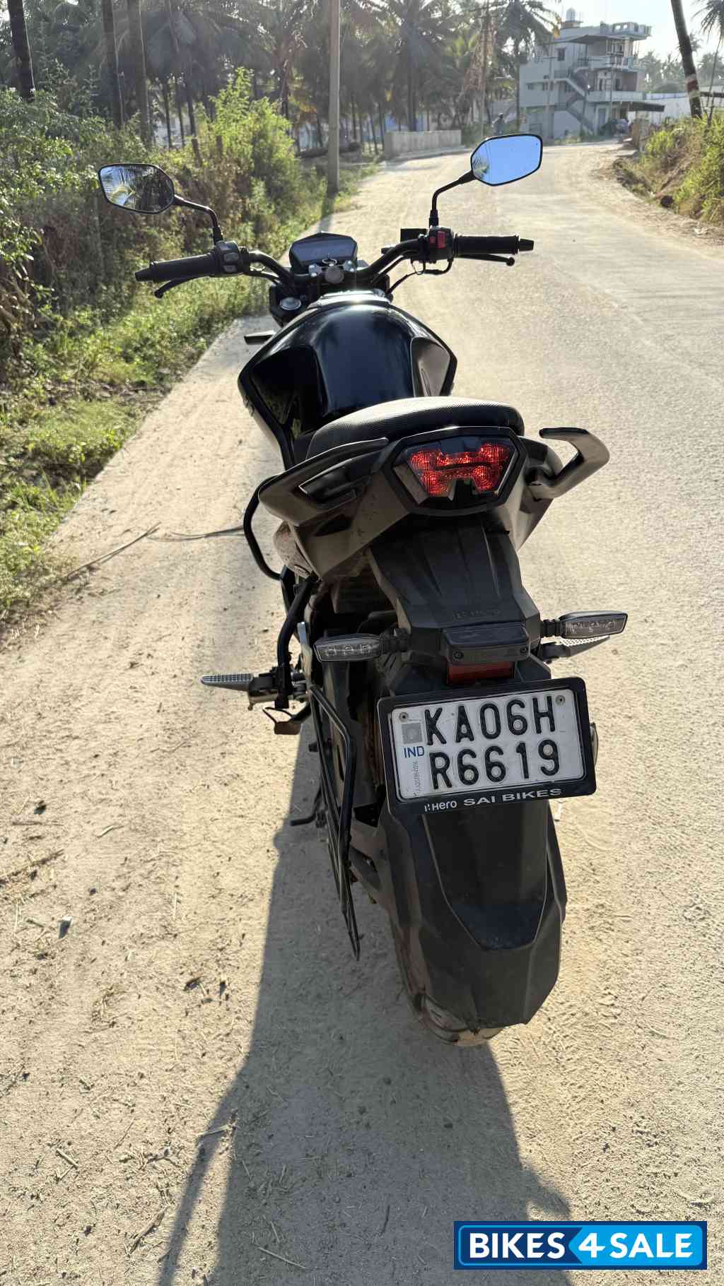 Black Hero Xtreme 160R Stealth Edition