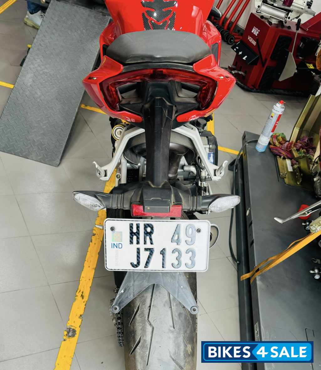 Ducati Streetfighter V2