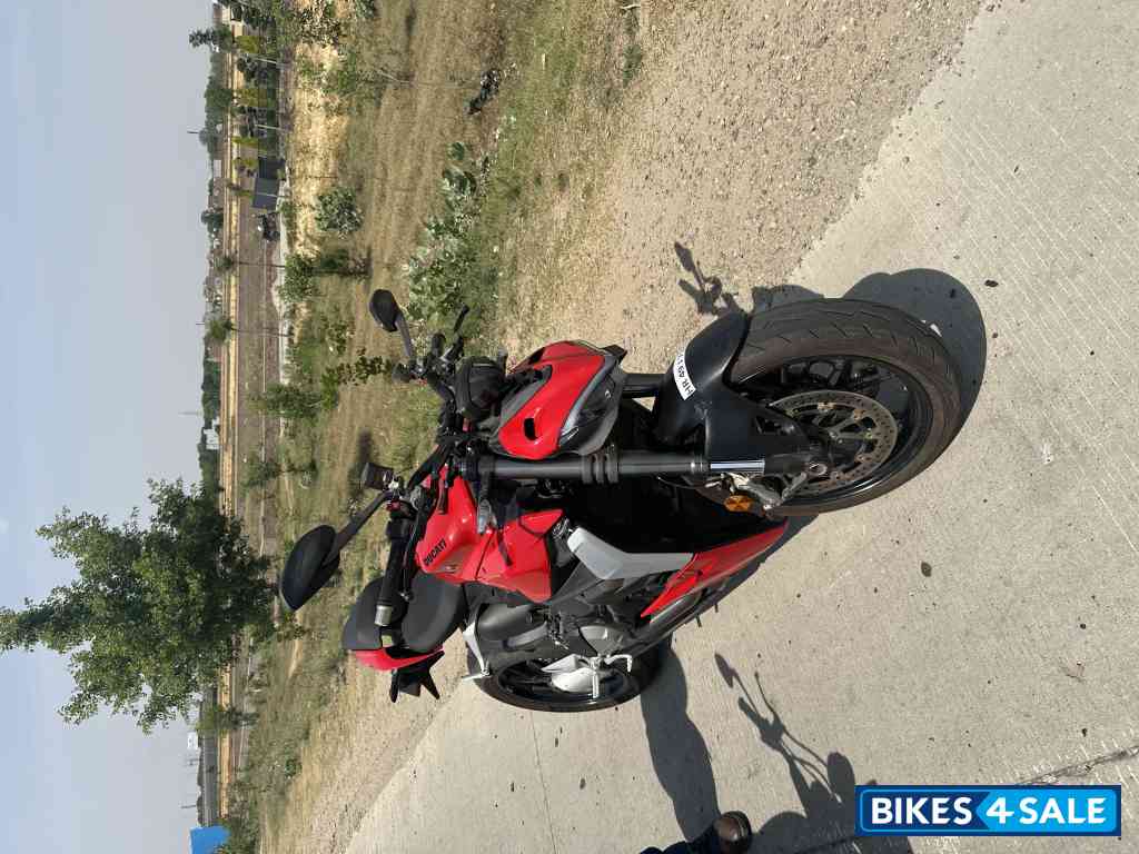 Ducati Streetfighter V2