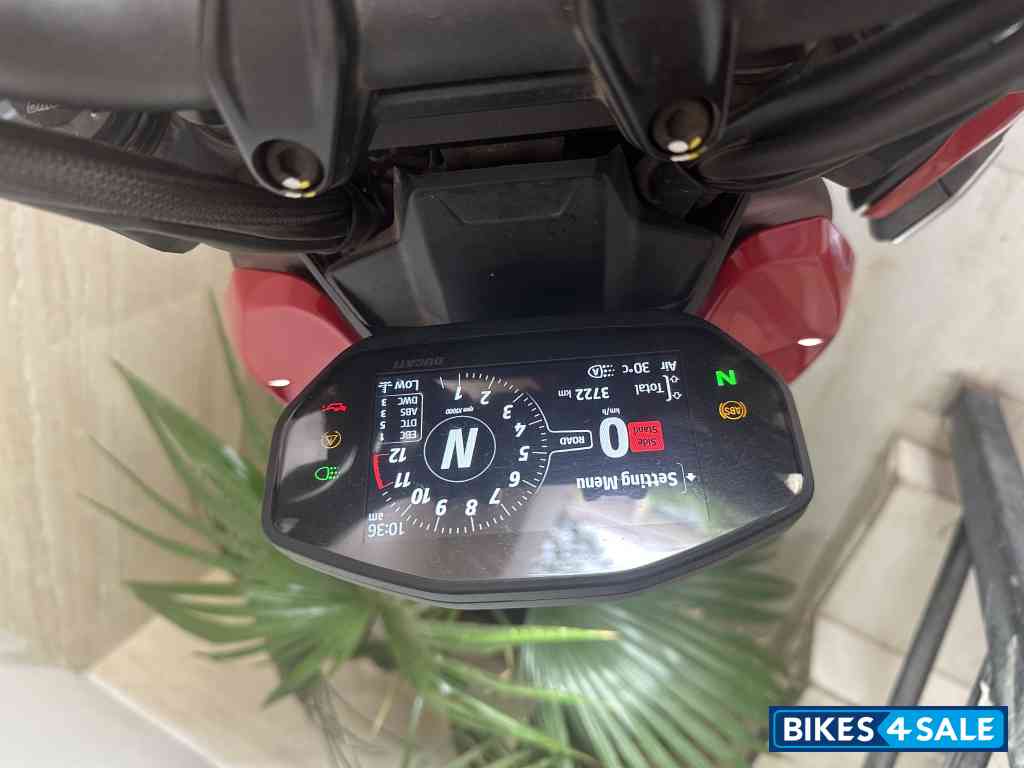 Ducati Streetfighter V2