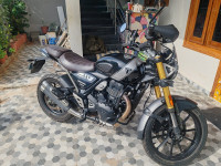 Black Triumph Scrambler 400 X