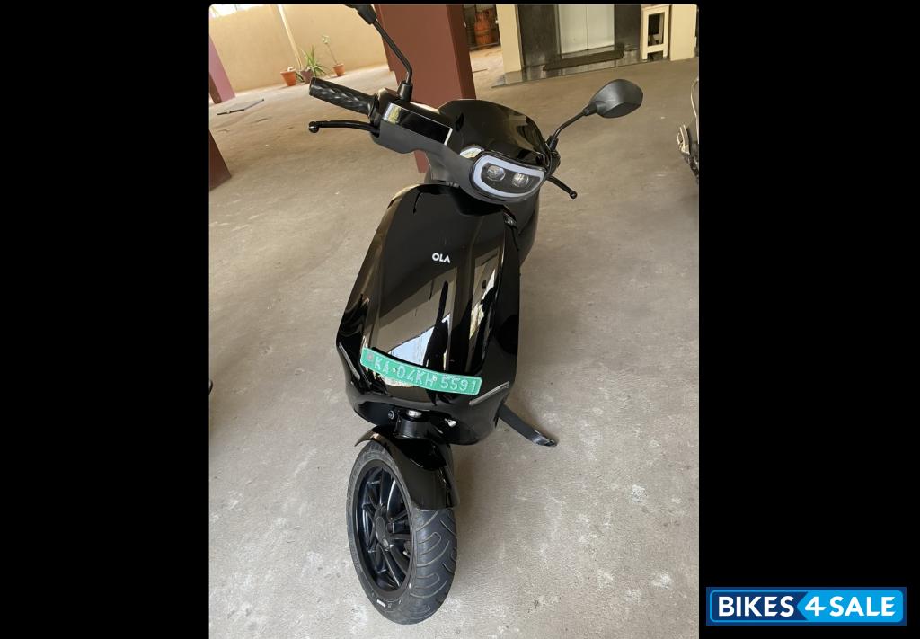 Jet Black Ola S1 Pro